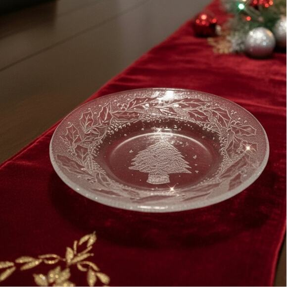 Set of 7 Vintage Arcoroc Holly Tree Tannenbaum Embossed Glass Christmas Plates - Picture 2 of 13
